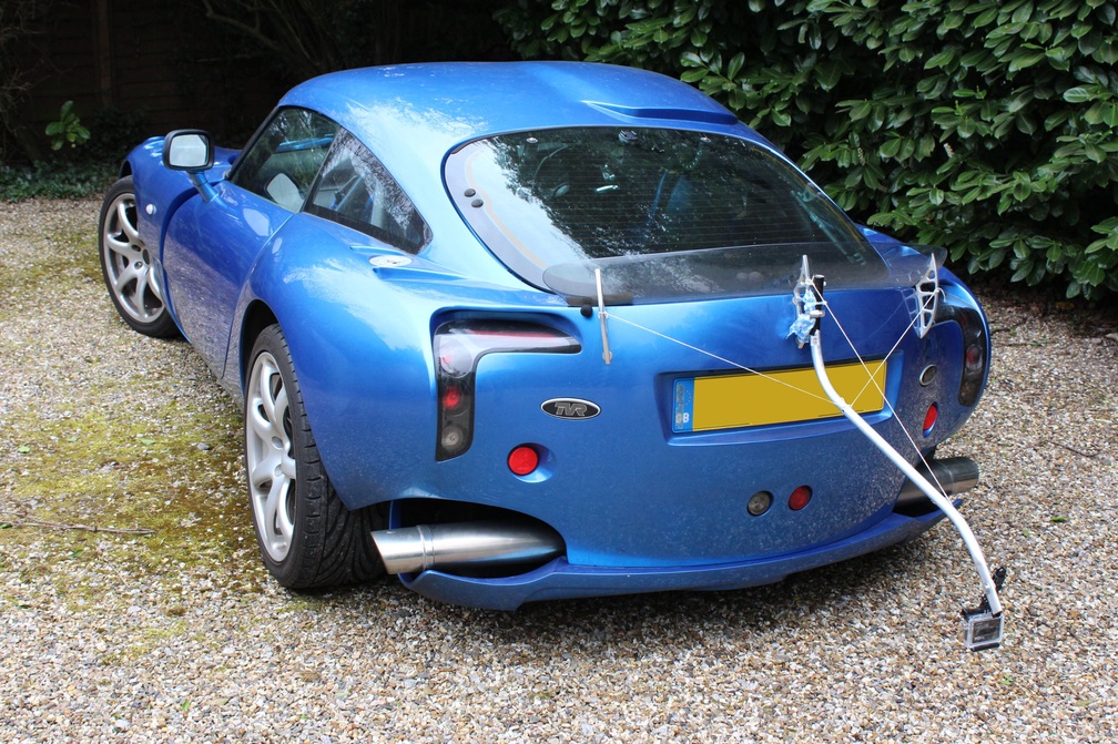 TVR Sagaris - Pops, bangs & flames in the Hindhead Tunnel